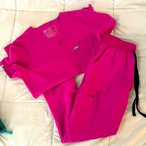 FIGS Scrub Set in Ultra Rose 🌹